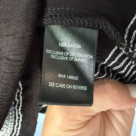 Torrid‎ Black and White Lace Trim Tank Top - Size 3X - Picture 6 of 7